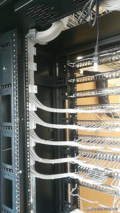 弱電工程機柜施工理線 哪個方案最佳？