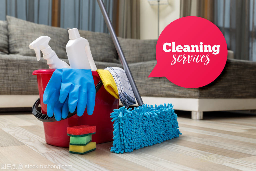 清潔服務(wù)。海綿、 化學(xué)品和拖把